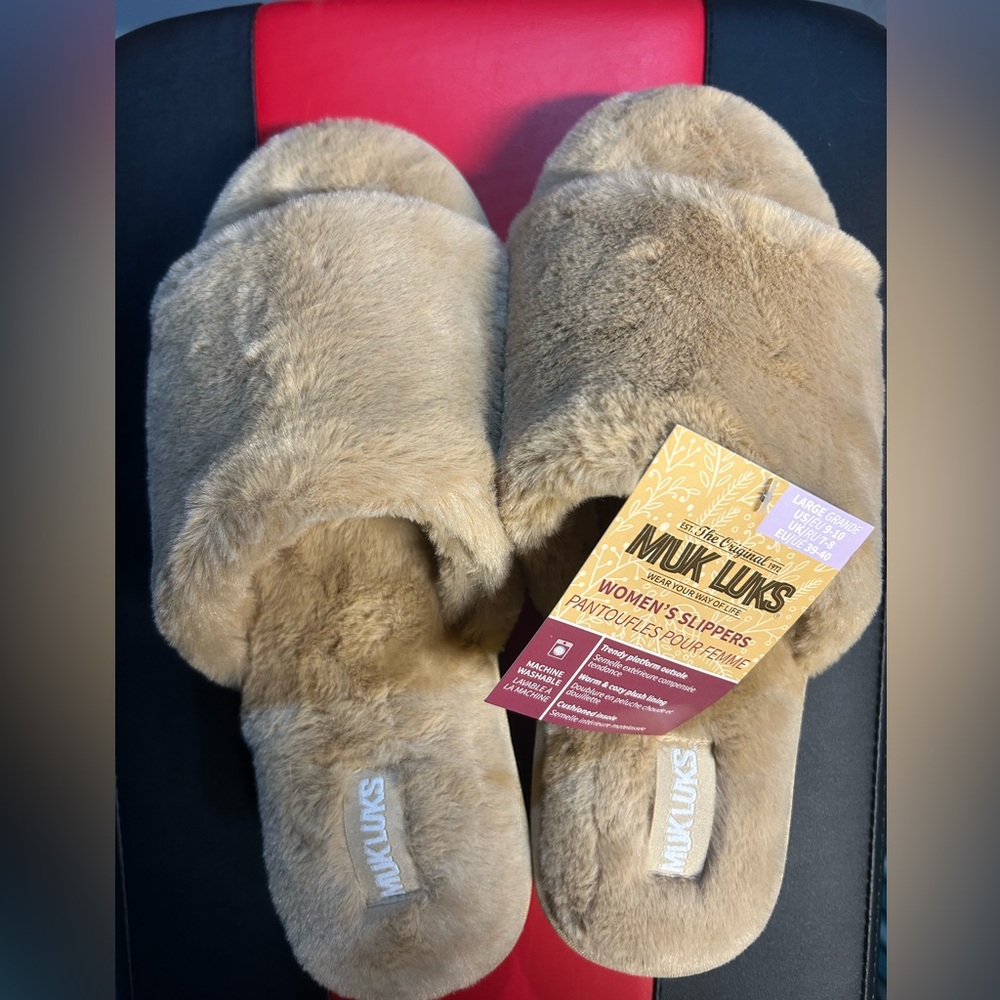Muk Luks women’s furry slippers
